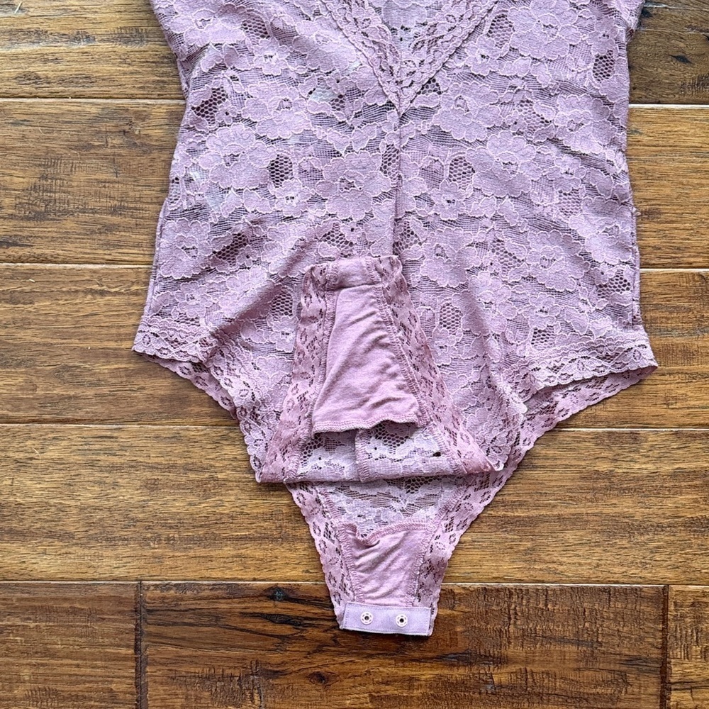 NWOT Anthropologie V-neck Sabrina Lace Bodysuit one piece, pink , size small - Picture 6 of 8